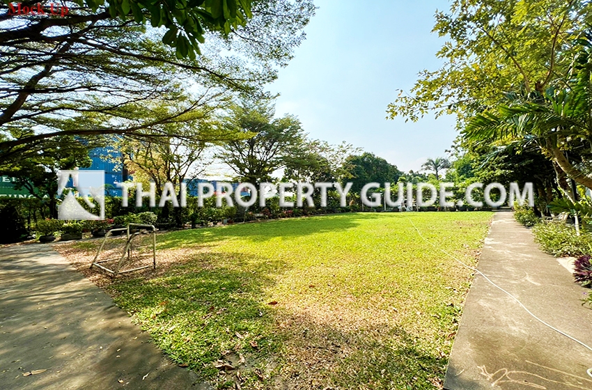 Apartment in Bangnatrad 