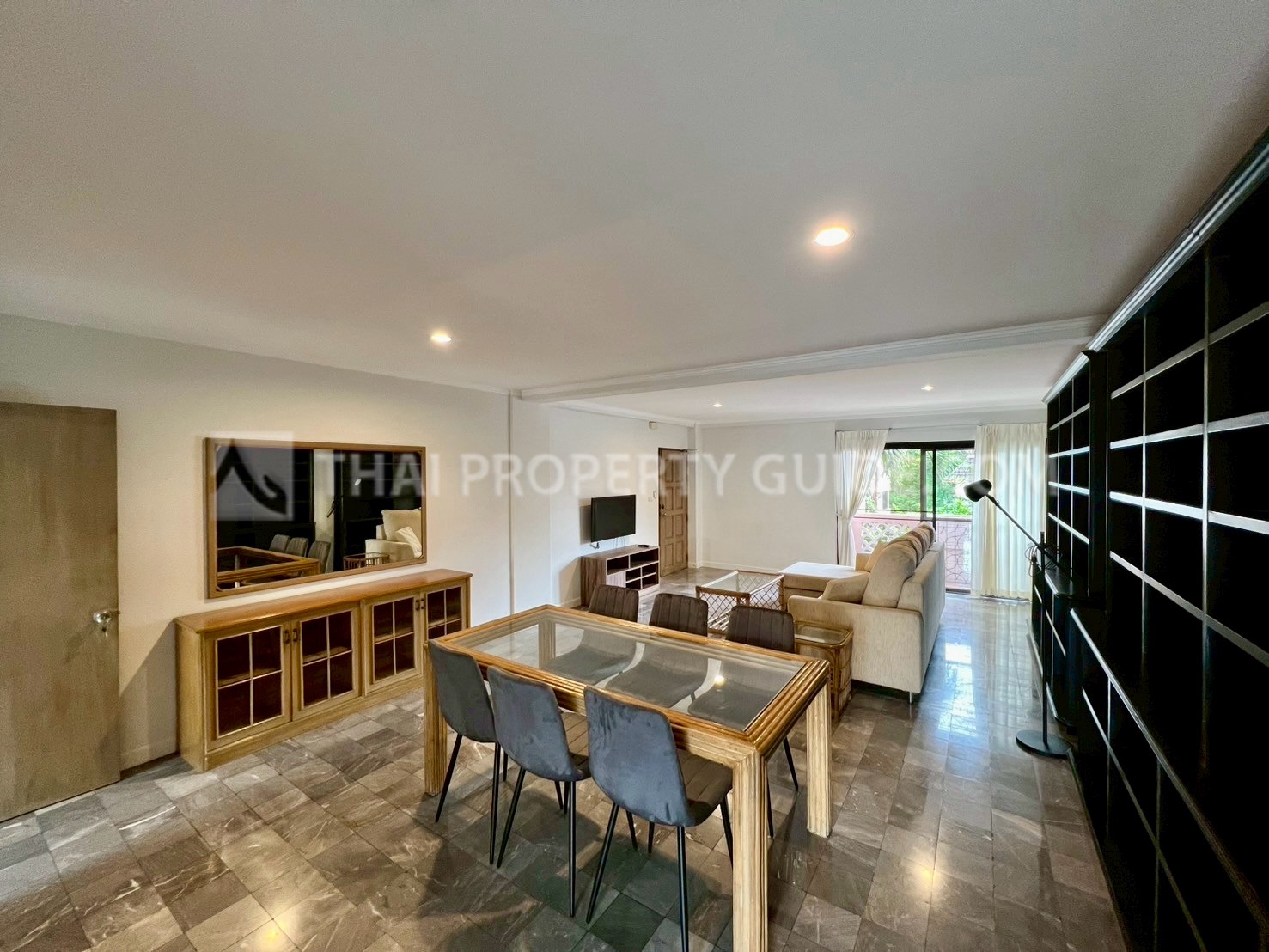 Apartment in Phaholyothin