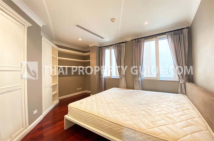 Condominium in Bangnatrad 