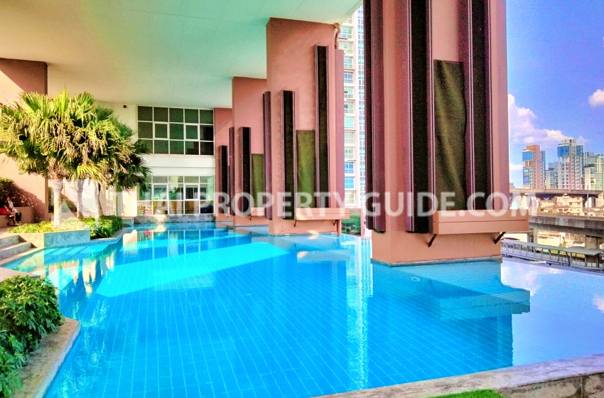 Condominium in Bangnatrad 