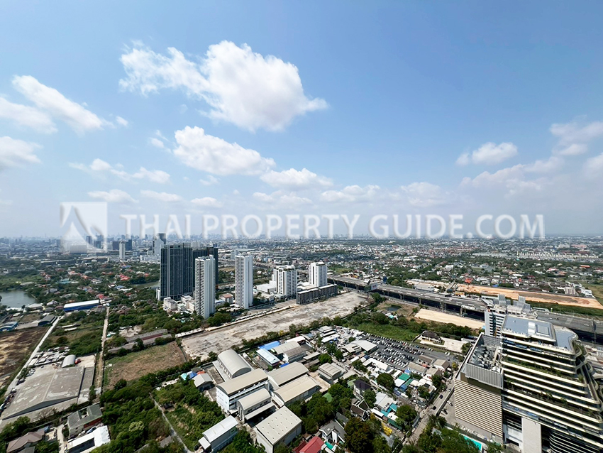 Condominium in Bangnatrad 