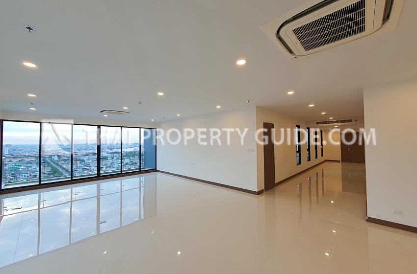 Condominium for rent in Charuennakorn