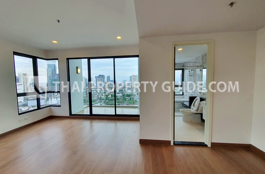 Condominium in Charuennakorn 