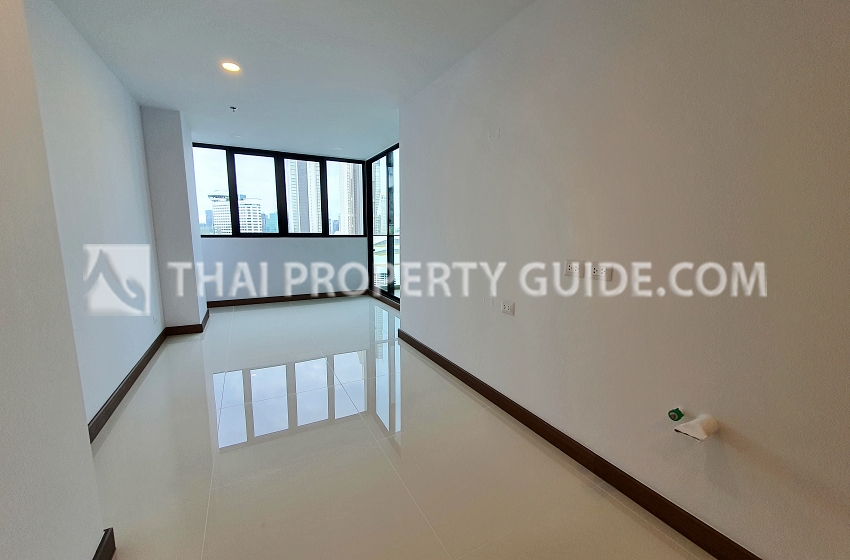 Condominium in Charuennakorn 