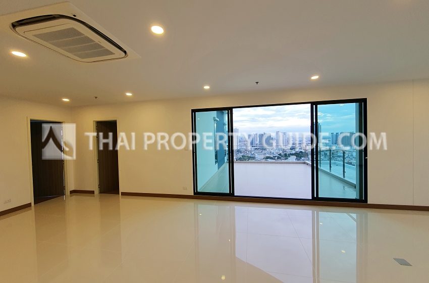 Condominium in Charuennakorn 