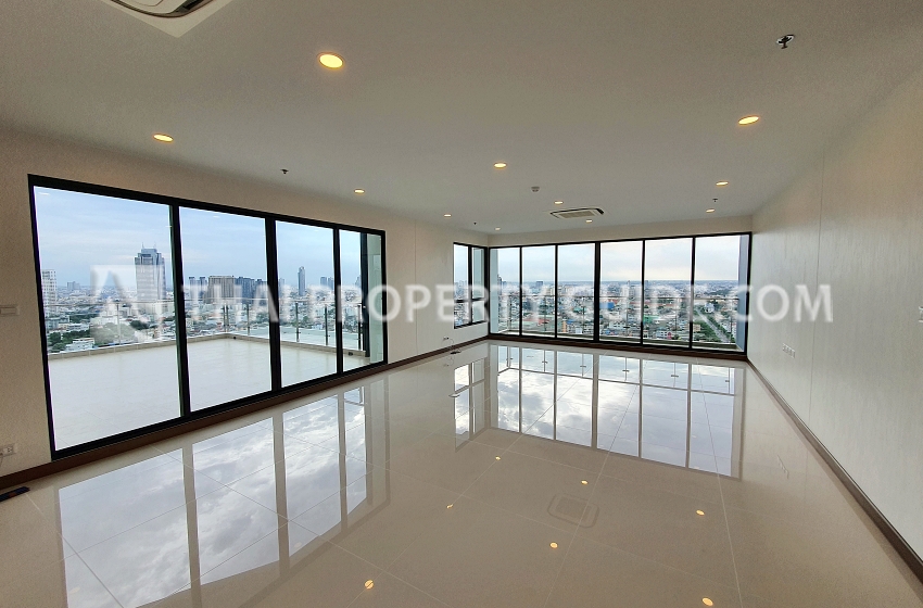 Condominium in Charuennakorn 