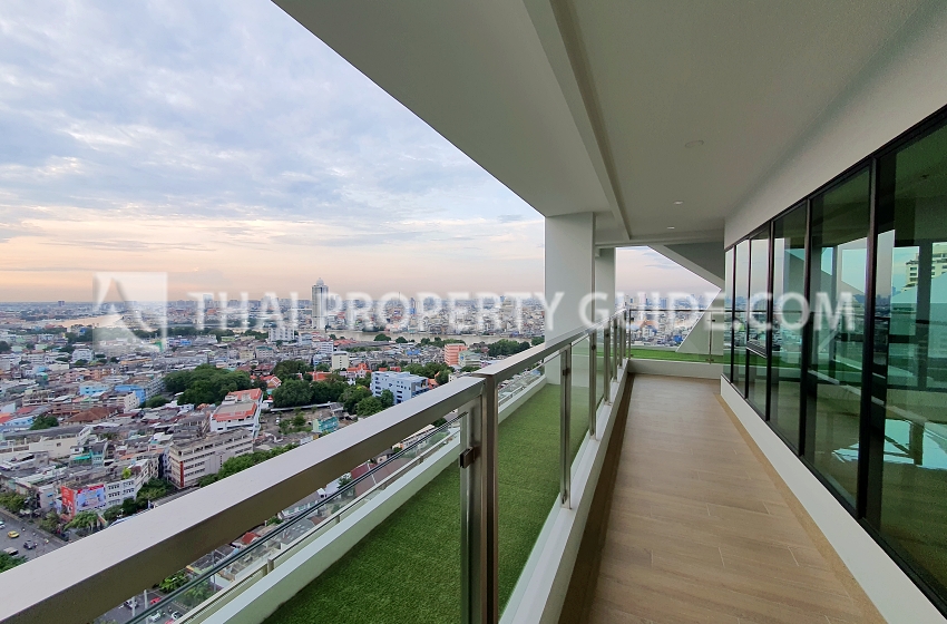 Condominium in Charuennakorn 