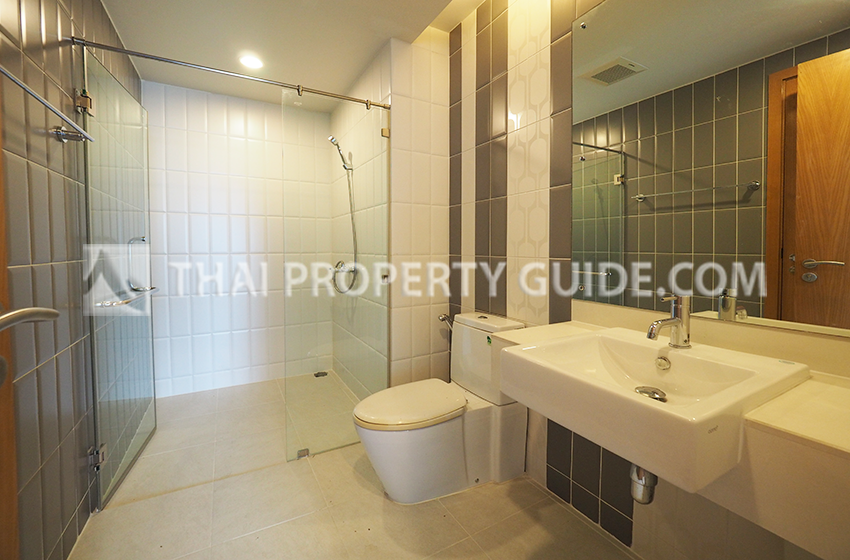Condominium in New Petchburi 