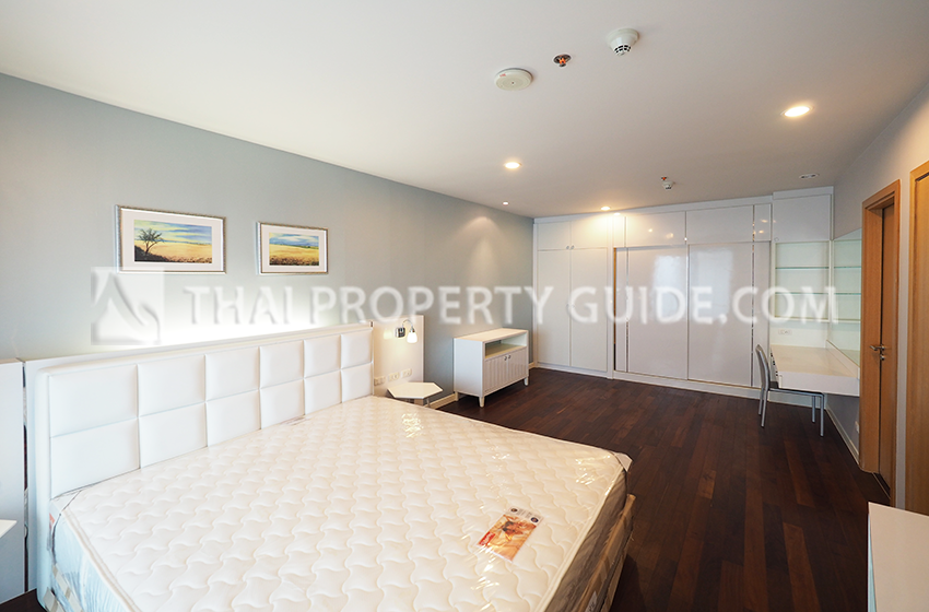 Condominium in New Petchburi 