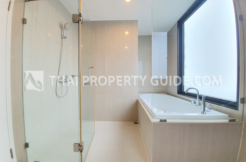 Condominium in New Petchburi 