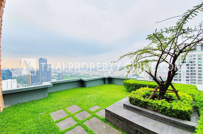 Condominium in New Petchburi 