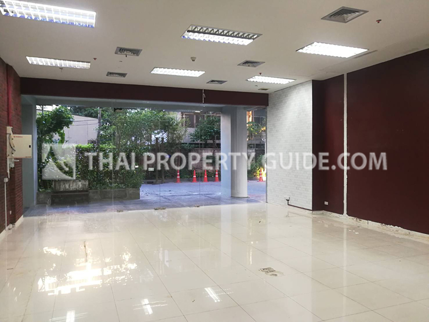 Condominium in New Petchburi 