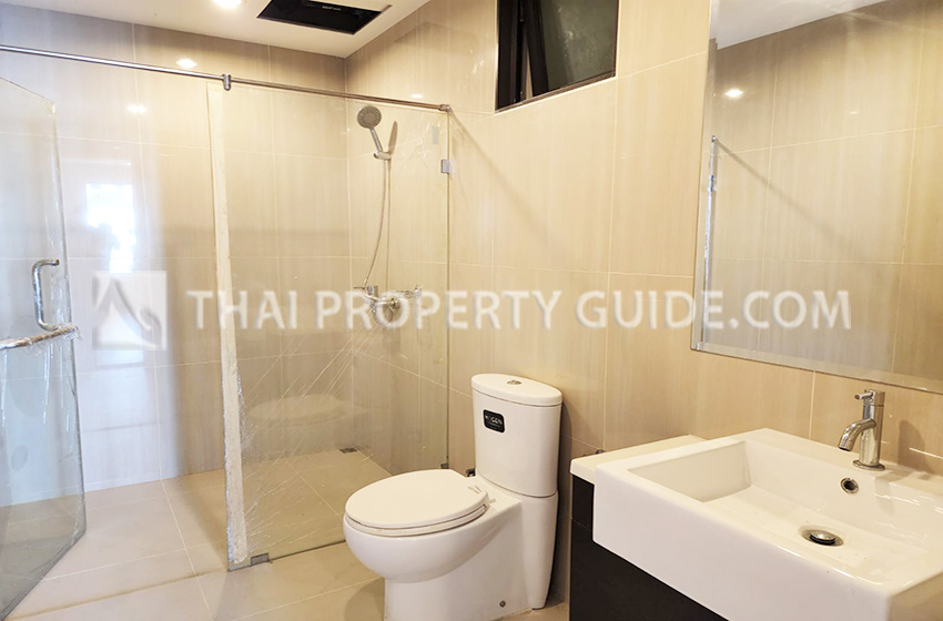 Condominium in New Petchburi 
