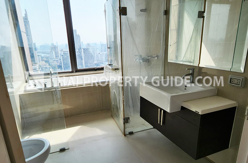 Condominium in New Petchburi 