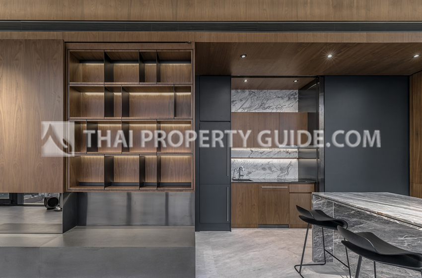 Condominium in New Petchburi 