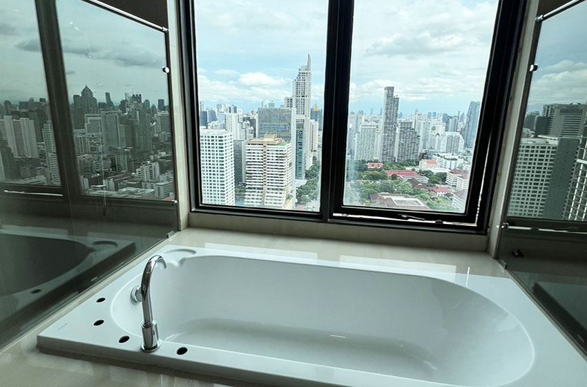 Condominium in New Petchburi 