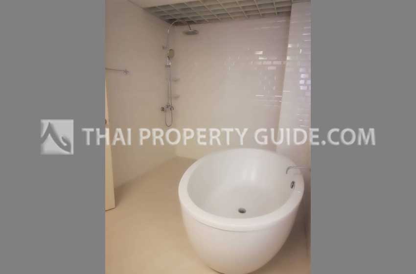 Condominium in Ploenchit 