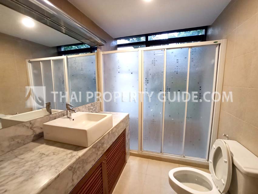 Condominium in Ploenchit 