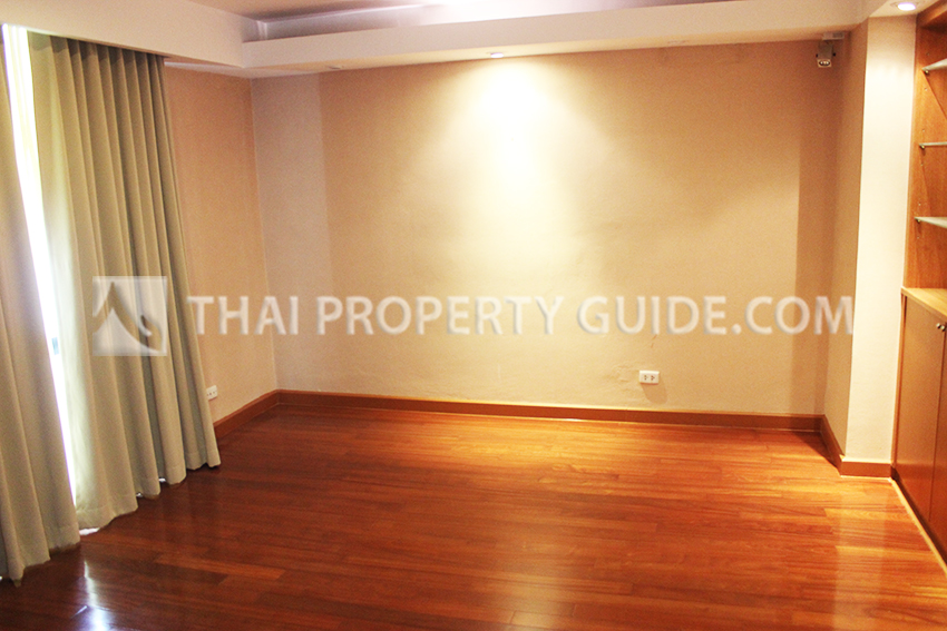 Condominium in Ploenchit 