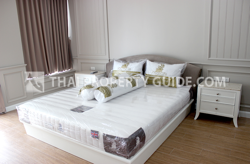 Condominium in Ploenchit 