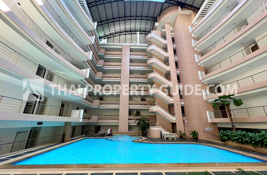 Condominium in Ploenchit 