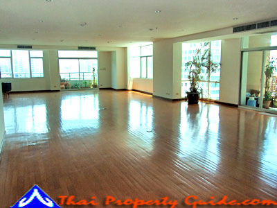 Condominium in Ploenchit 