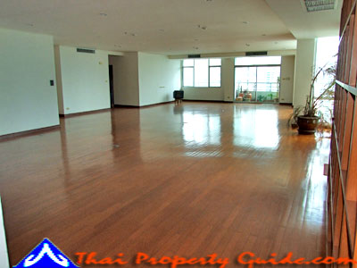 Condominium in Ploenchit 