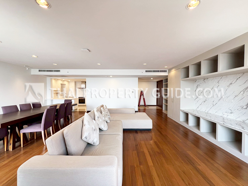 Condominium in Ploenchit 