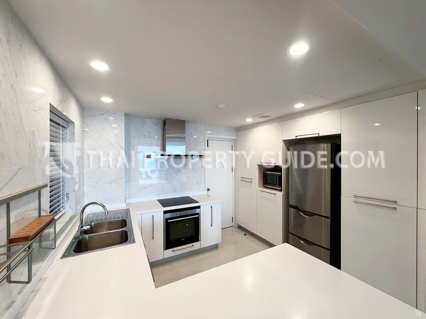 Condominium in Ploenchit 