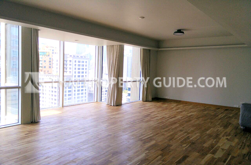 Condominium in Ploenchit 