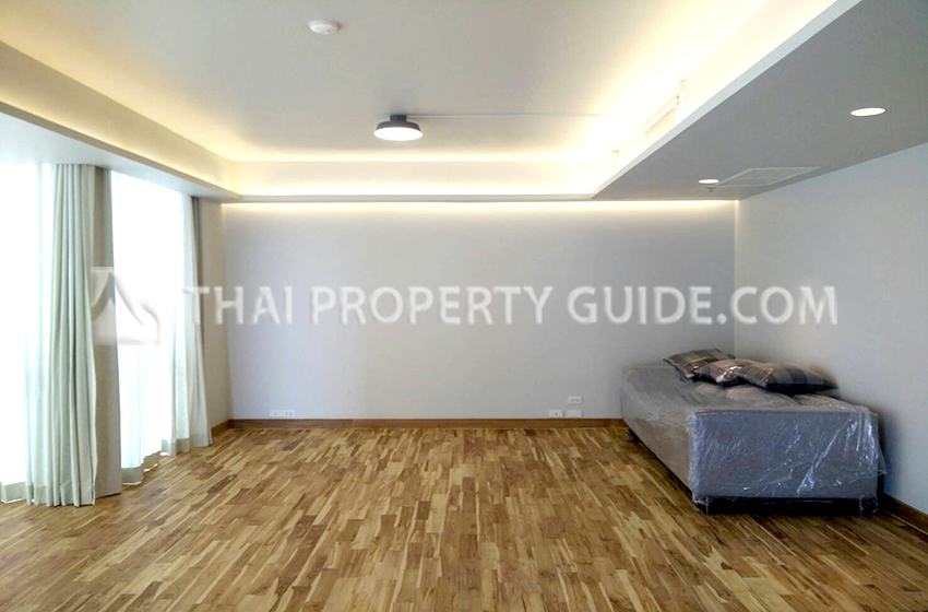 Condominium in Ploenchit 