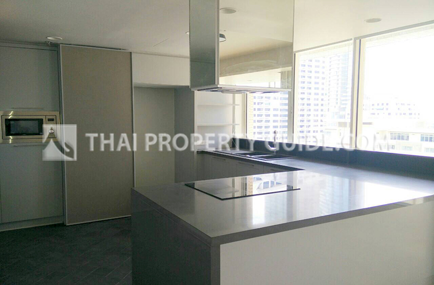 Condominium in Ploenchit 
