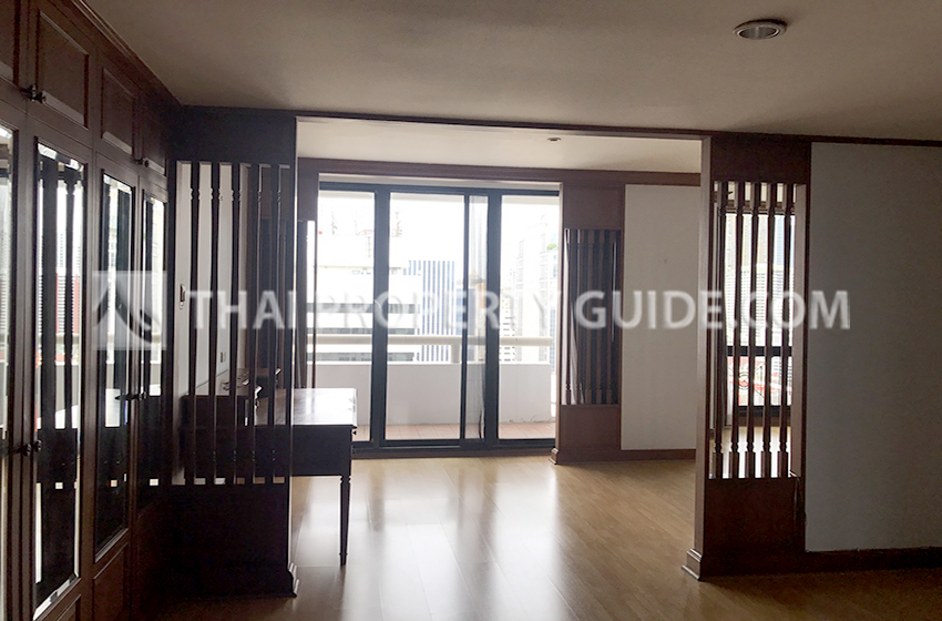 Condominium in Ploenchit 
