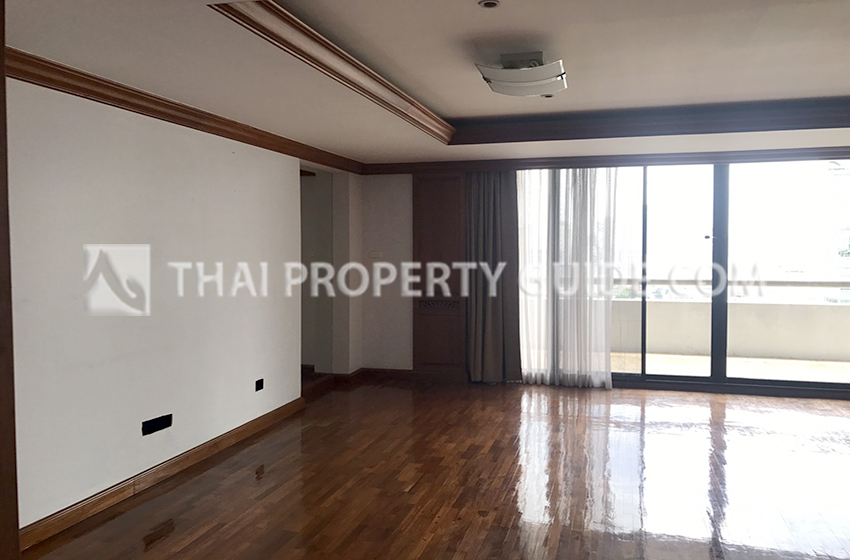 Condominium in Ploenchit 