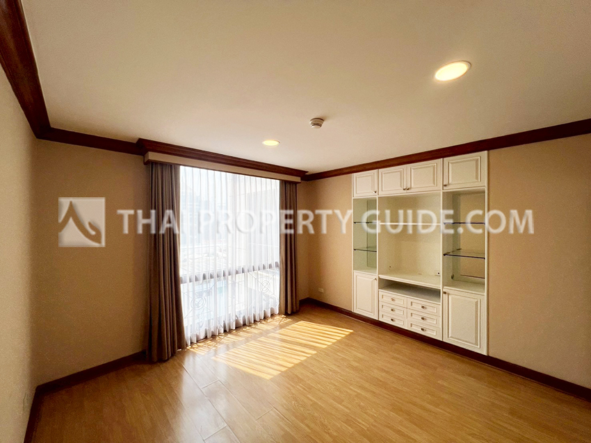 Condominium in Ploenchit 