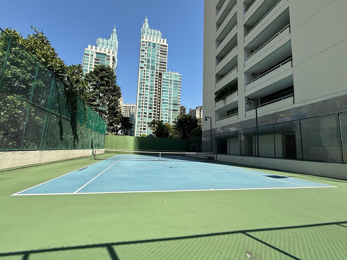 Condominium in Ploenchit 