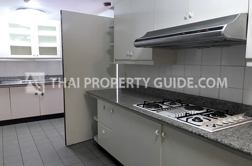 Condominium in Ploenchit 