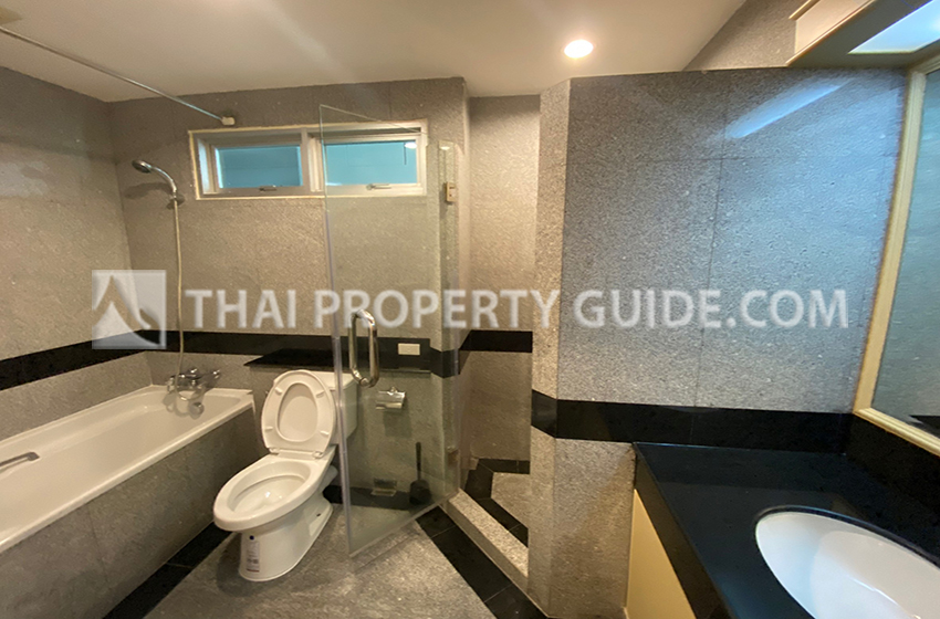 Condominium in Ploenchit 