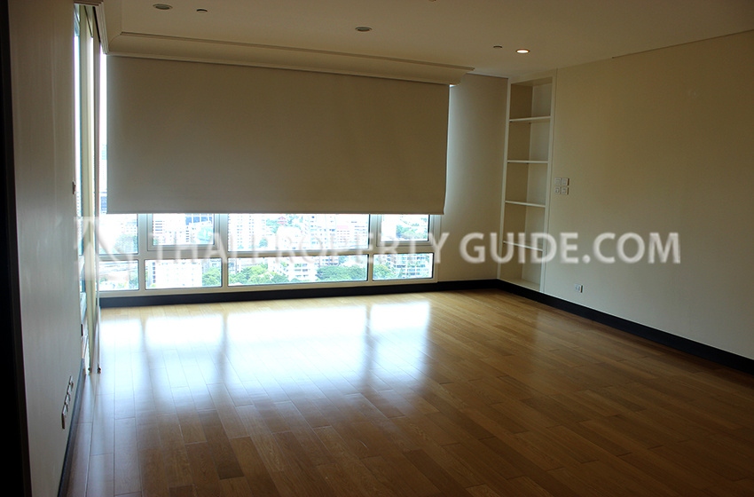 Condominium in Ploenchit 