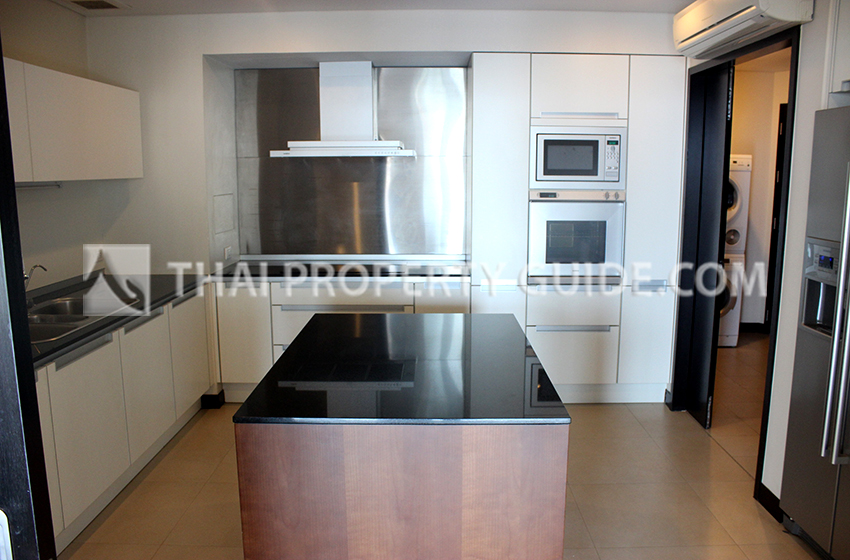 Condominium in Ploenchit 