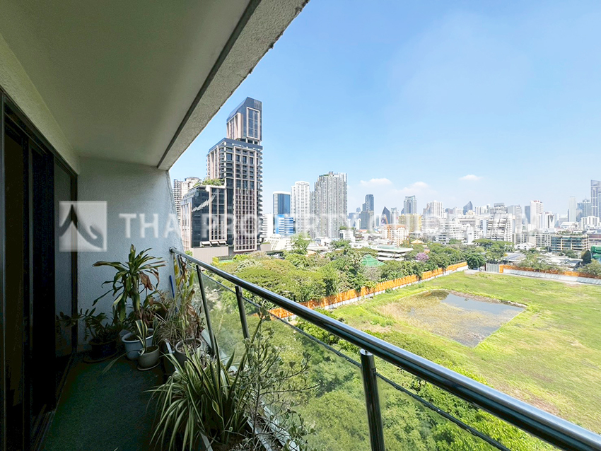 Condominium in Ploenchit 