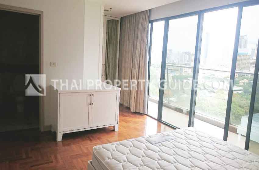 Condominium in Ploenchit 