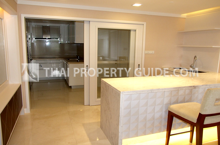 Condominium in Ploenchit 