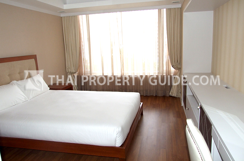 Condominium in Ploenchit 