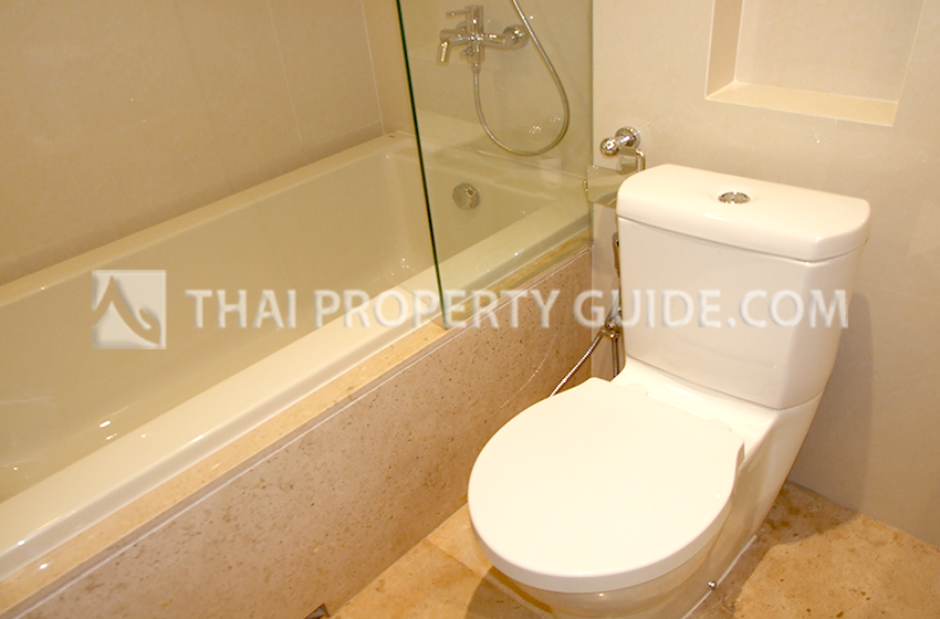 Condominium in Ploenchit 