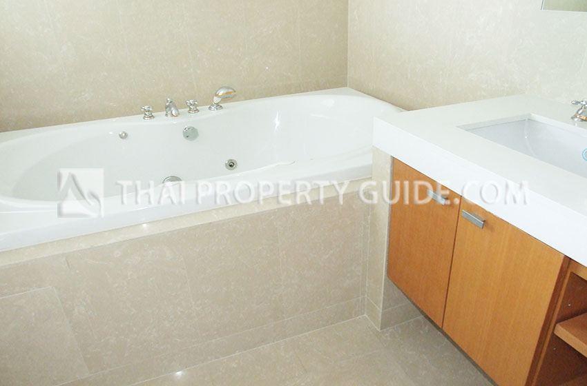 Condominium in Ploenchit : Athenee Residence 