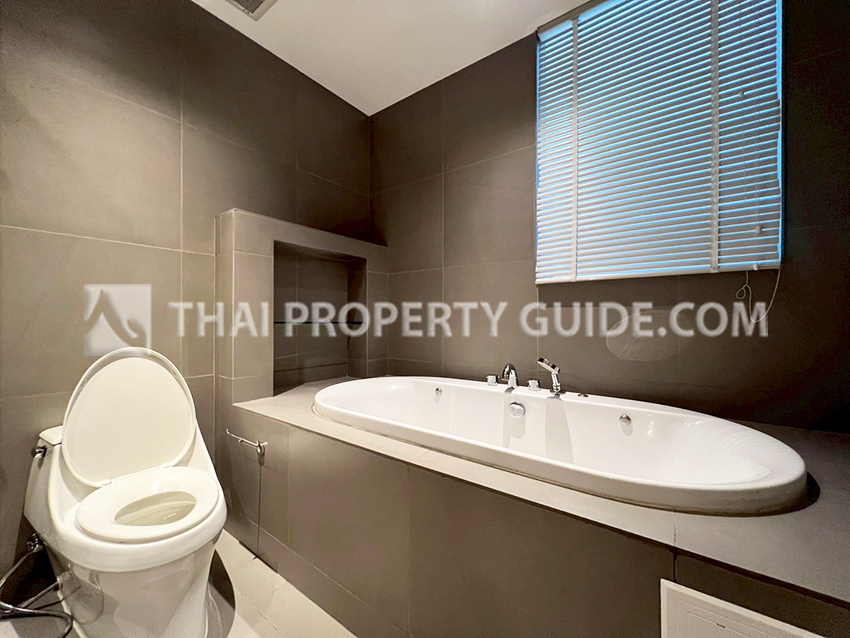 Condominium in Ploenchit : Athenee Residence 