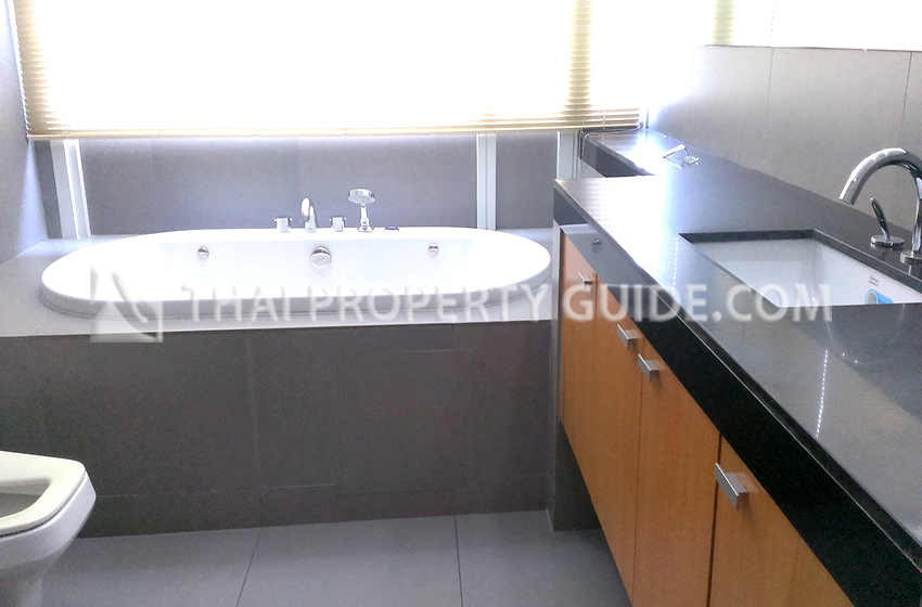 Condominium in Ploenchit : Athenee Residence 