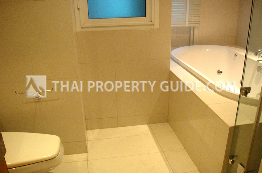 Condominium in Ploenchit : Athenee Residence 