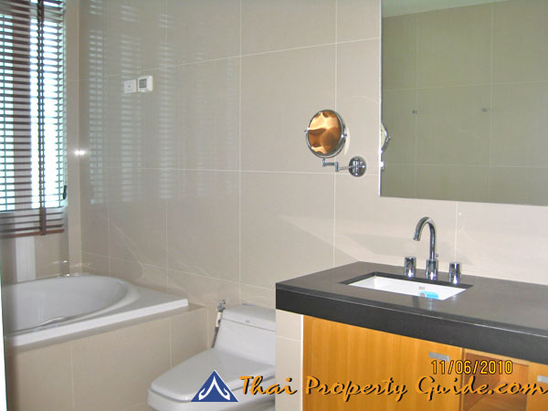 Condominium in Ploenchit : Athenee Residence 